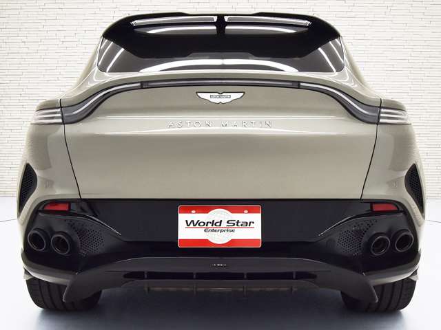 Aston Martin DBX 4