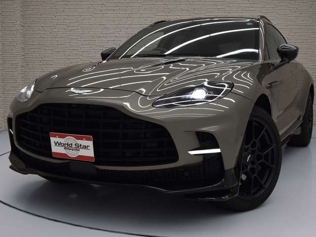 Aston Martin DBX 5