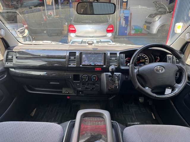 Toyota Hiace Van 2