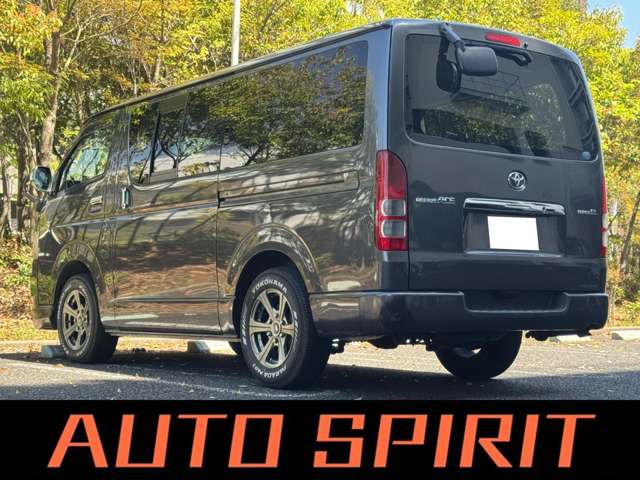Toyota Hiace Van 8