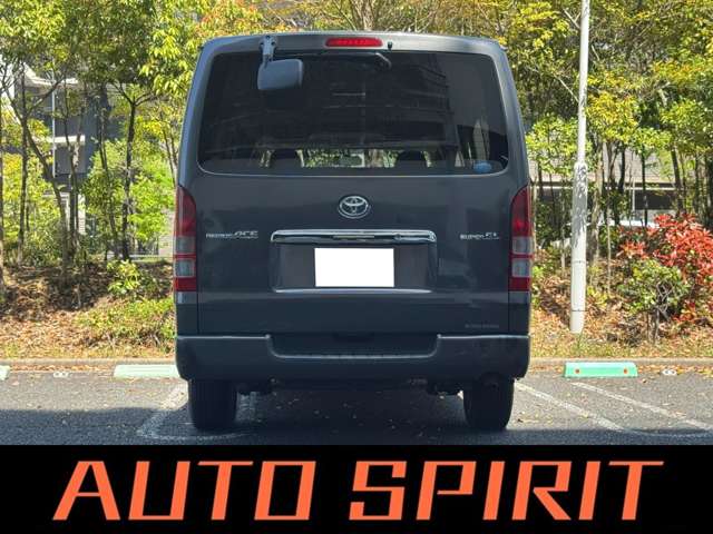 Toyota Hiace Van 9