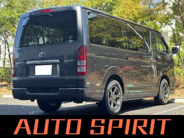 Toyota Hiace Van 10