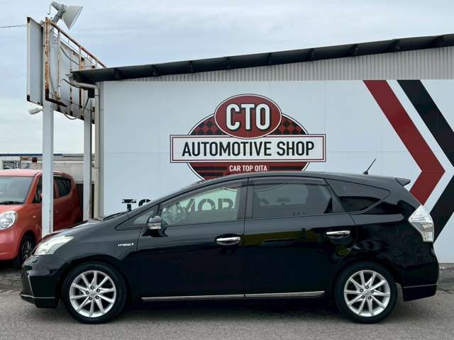 Toyota Prius α 3