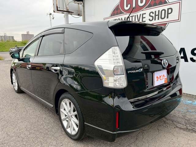 Toyota Prius α 4