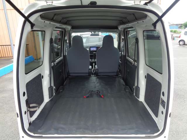 Daihatsu Hijet Cargo 10
