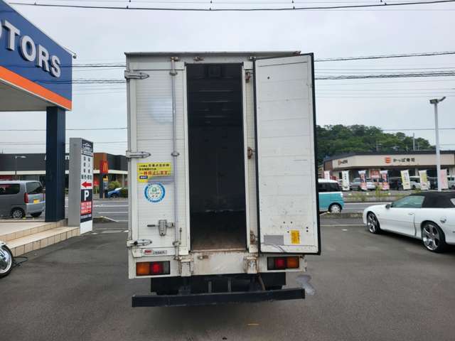 Mitsubishi Fuso Canter 9