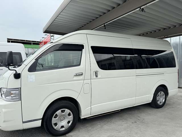 Toyota Hiace Commuter 12