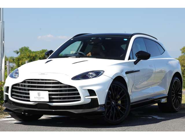 Aston Martin DBX 5
