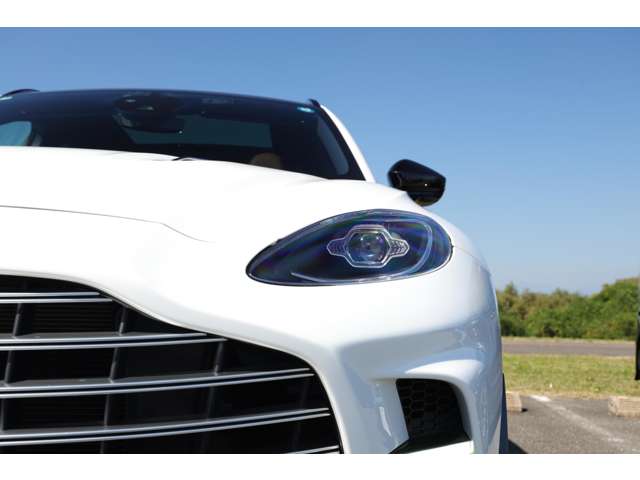 Aston Martin DBX 7