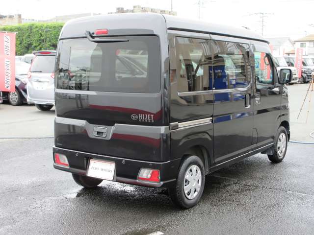 Daihatsu Hijet Cargo 11