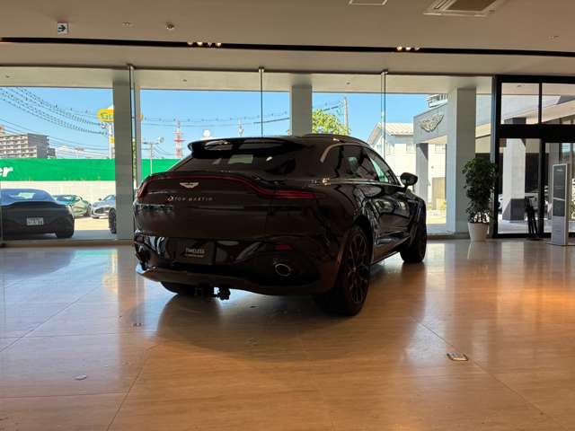 Aston Martin DBX 11