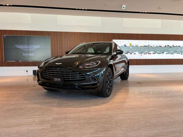 Aston Martin DBX 4