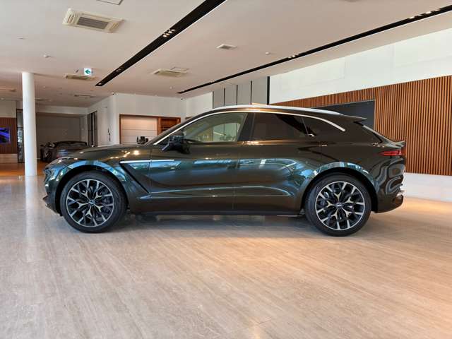 Aston Martin DBX 7
