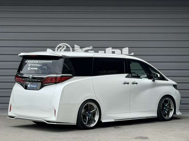 Toyota Alphard 2