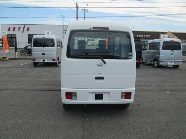 Nissan NV100 Clipper 11