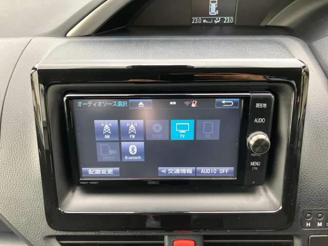 Toyota Voxy 11