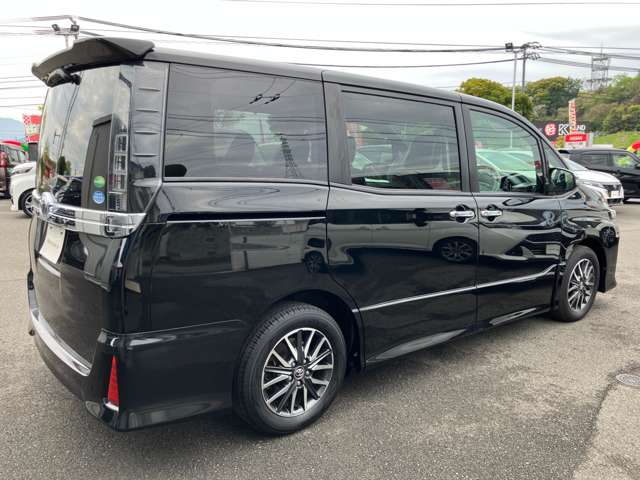 Toyota Voxy 3
