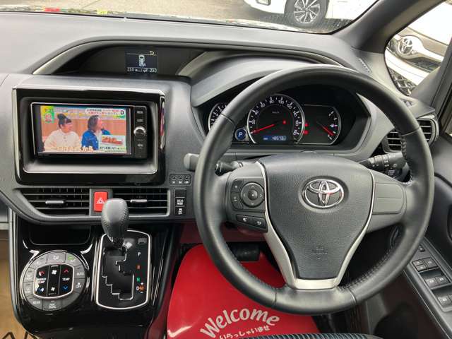 Toyota Voxy 4