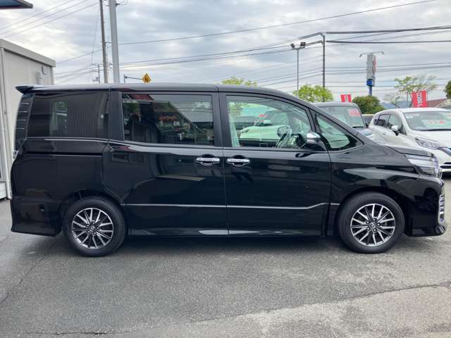 Toyota Voxy 8