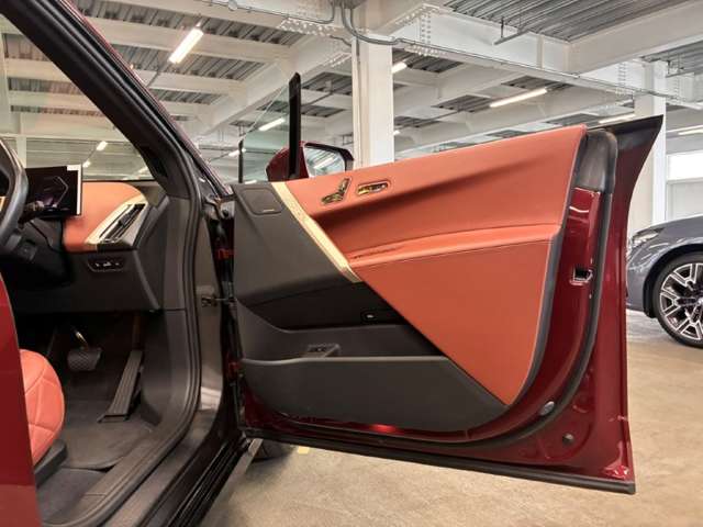 BMW iX 10