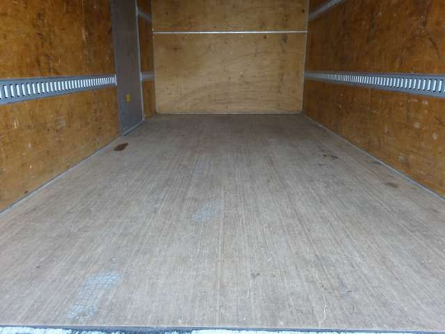 Isuzu Elf 12