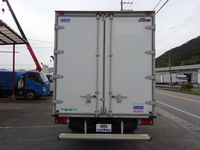 Isuzu Elf 6