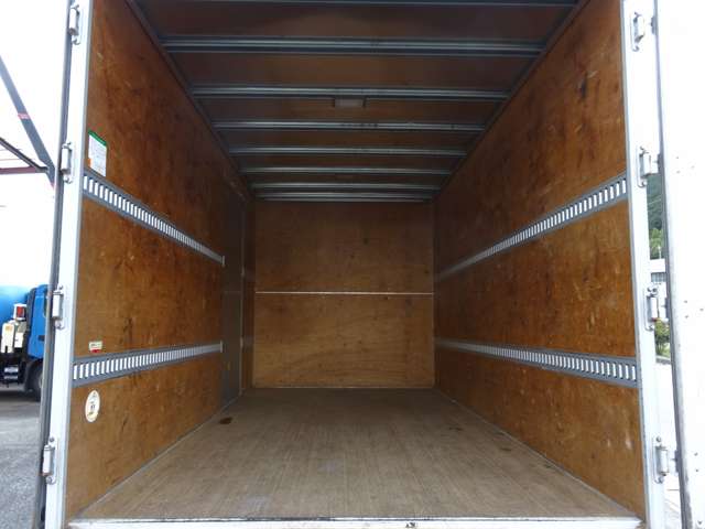 Isuzu Elf 9