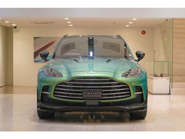 Aston Martin DBX 4