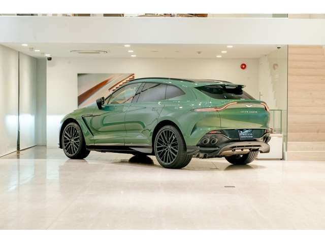Aston Martin DBX 5