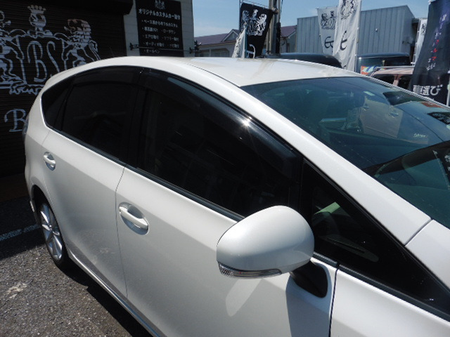 Toyota Prius α 11