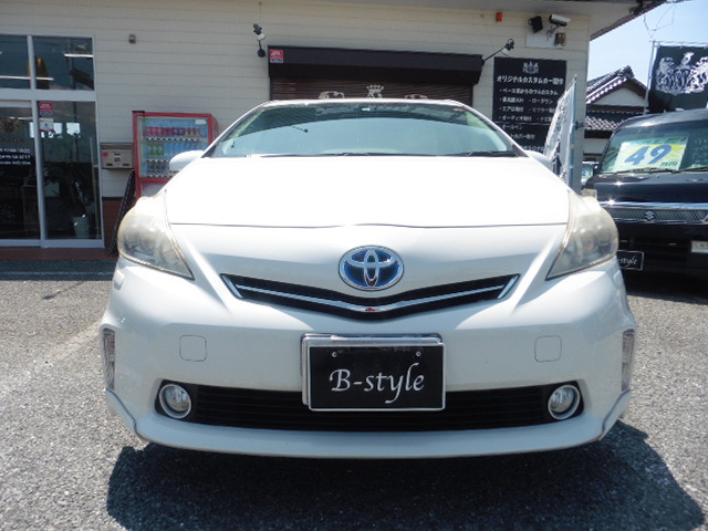Toyota Prius α 12