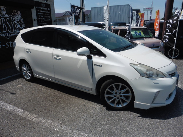 Toyota Prius α 9
