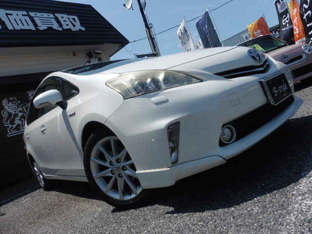 Toyota Prius α 10