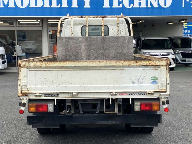 Hino Dutro 8