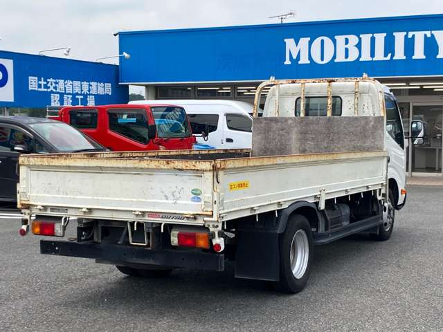 Hino Dutro 9