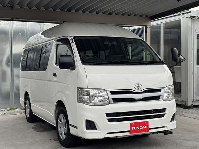 Toyota Hiace Van 7