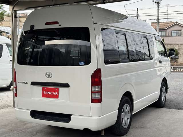 Toyota Hiace Van 10
