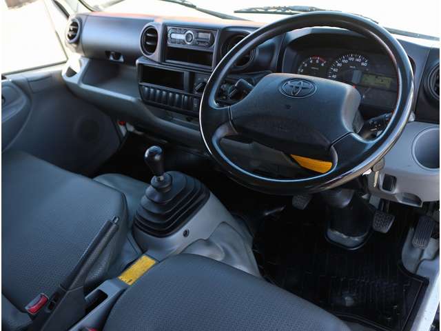 Toyota Dyna Route Van 4