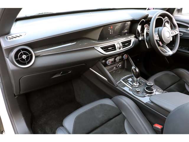Alfa Romeo Stelvio 11
