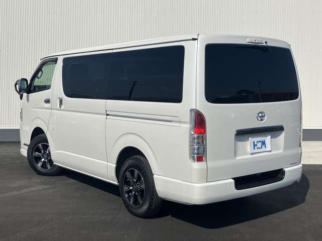 Toyota Hiace Van 3