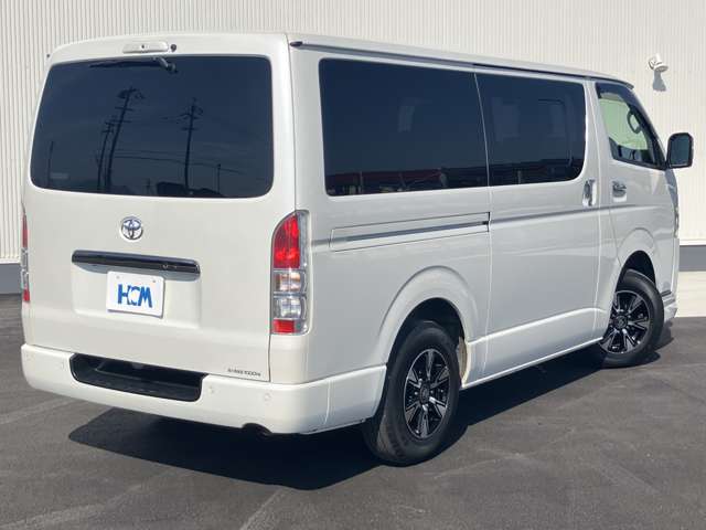Toyota Hiace Van 4