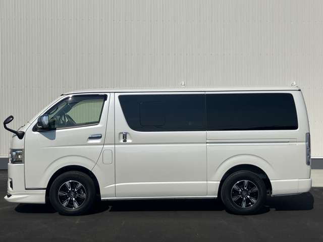 Toyota Hiace Van 8