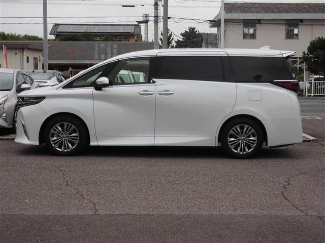 Toyota Alphard 4