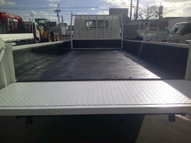 Mitsubishi Fuso Canter 9