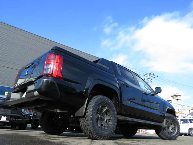 Mitsubishi Triton 8