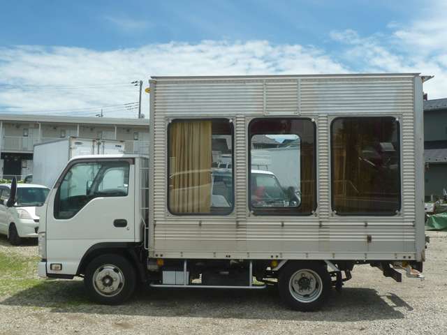 Isuzu Elf 2