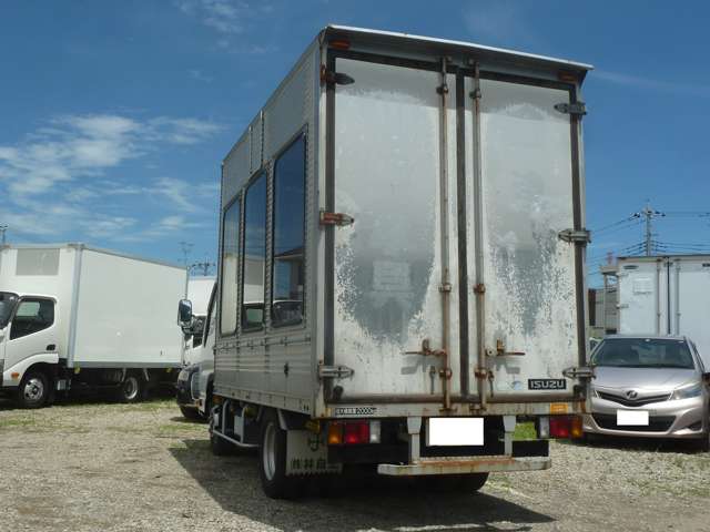 Isuzu Elf 4