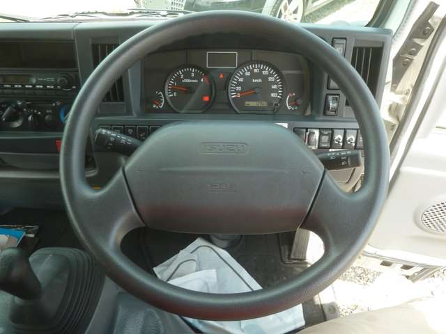 Isuzu Elf 8