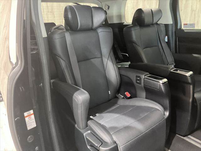 Toyota Alphard 12
