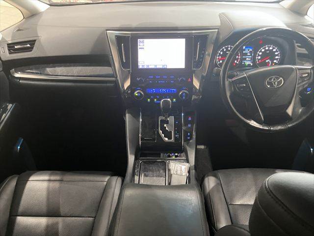 Toyota Alphard 3